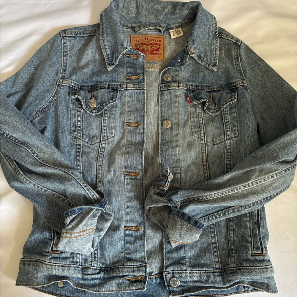 Levi’s Cropped Denim Jacket - Women’s Size Small